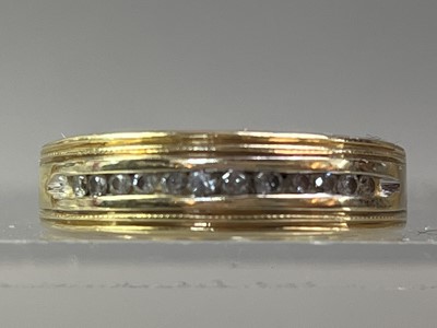 Lot 556 - DIAMOND RING
