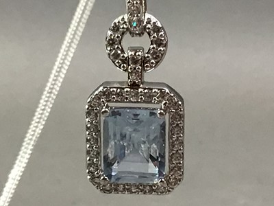 Lot 561 - CASED JEWELLERY SET