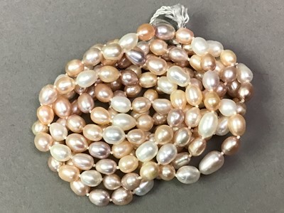 Lot 563 - COLLECTION OF COSTUME JEWELLERY