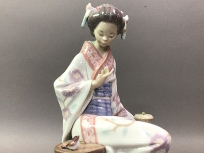 Lot 575 - LLADRO FIGURE OF A SEATED GEISHA