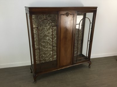 Lot 521 - MAHOGANY DISPLAY CABINET