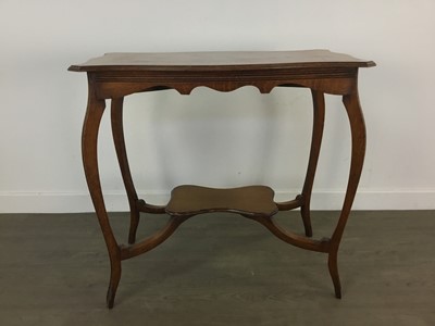 Lot 523 - OAK OCCASIONAL TABLE
