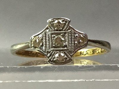 Lot 655 - DIAMOND DRESS RING