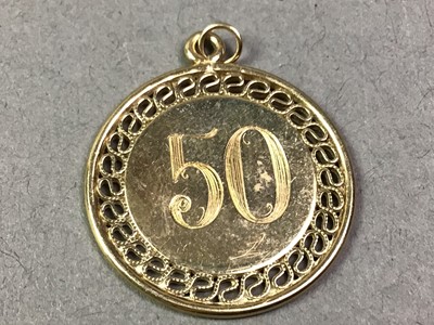 Lot 656 - SMALL GROUP OF JEWELLERY