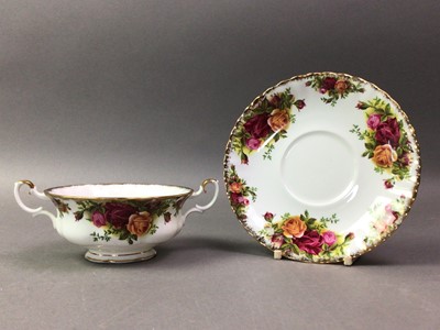 Lot 689 - ROYAL ALBERT OLD COUNTRY ROSES PART DINNER SERVICE