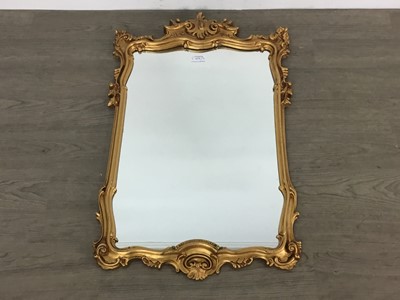 Lot 673 - WALL MIRROR IN GILT FRAME