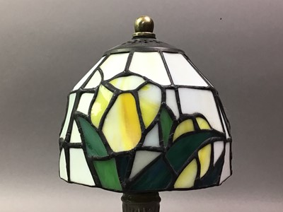 Lot 685 - MODERN TIFFANY STYLE TABLE LAMP