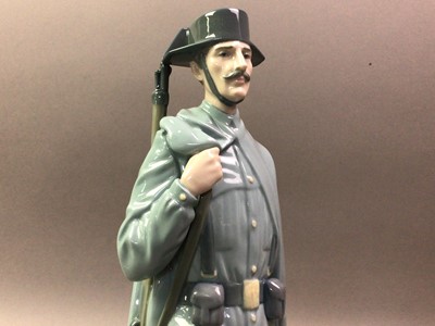 Lot 691 - LLADRO FIGURE OF A SOLDIER