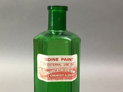 Lot 714 - COLLECTION OF APOTHECARY JARS AND BOTTLES