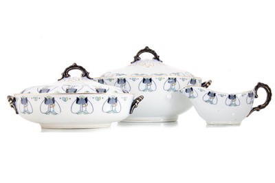 Lot 366 - KEELING & CO, LOSOL WARE 'TULIP' PATTERN PART DINNER SERVICE