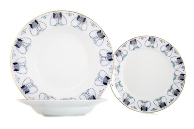 Lot 366 - KEELING & CO, LOSOL WARE 'TULIP' PATTERN PART DINNER SERVICE