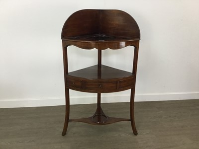 Lot 721 - GEORGIAN CORNER WASHSTAND