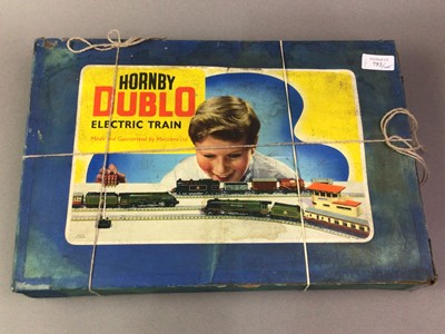 Lot 752 - HORNBY DUBLO TRAIN SET