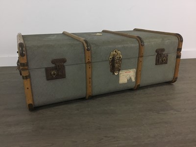 Lot 753 - VINTAGE  TRAVEL TRUNK