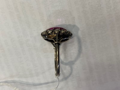 Lot 654 - RUBY AND DIAMOND RING