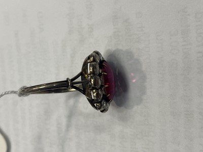 Lot 654 - RUBY AND DIAMOND RING