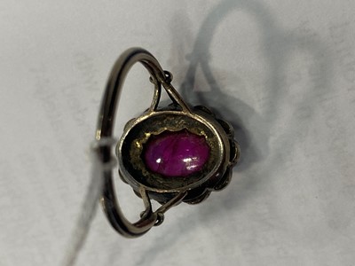 Lot 654 - RUBY AND DIAMOND RING