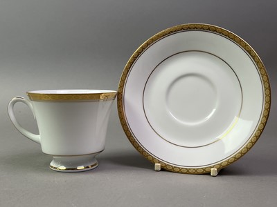 Lot 677 - NORITAKE DINNER SERVICE