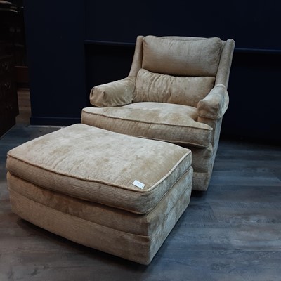 Lot 781 - UPHOLSTERED CREAM CHAIR