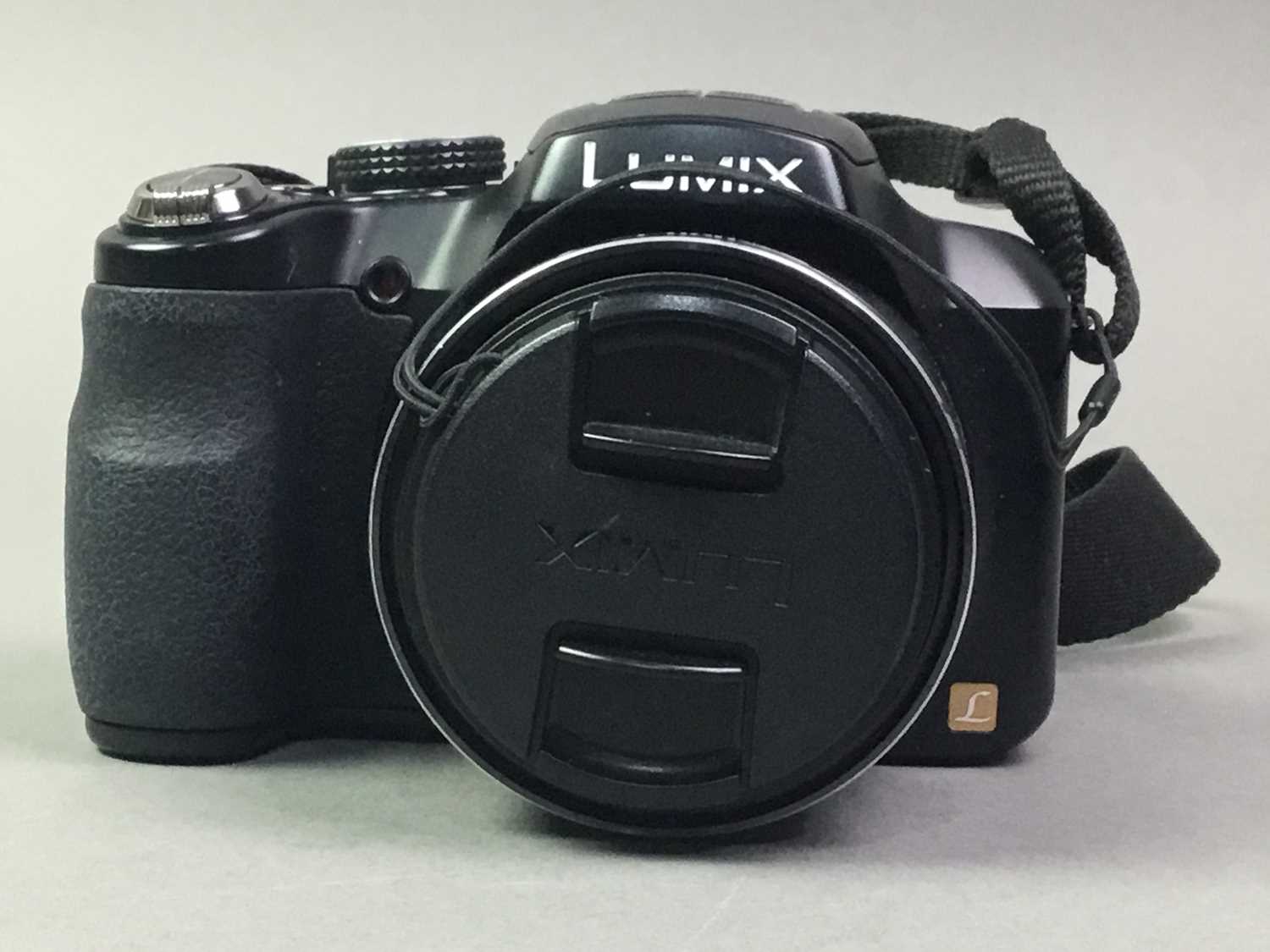 Lot 801 - LARGE COLLECTION OF CAMERAS