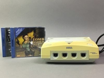 Lot 840 - SEGA DREAMCAST CONSOLE AND CONTROLLER