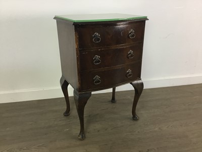 Lot 786 - MAHOGANY REPRODUCTION BEDSIDE CHEST