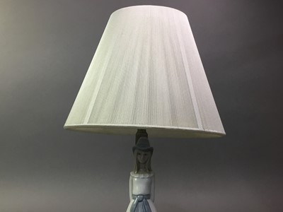 Lot 814 - FIGURAL TABLE LAMP