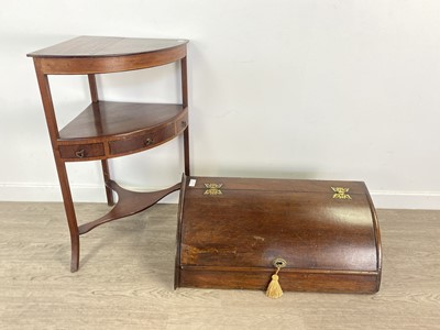 Lot 852 - GEORGIAN MAHOGANY CORNER STAND