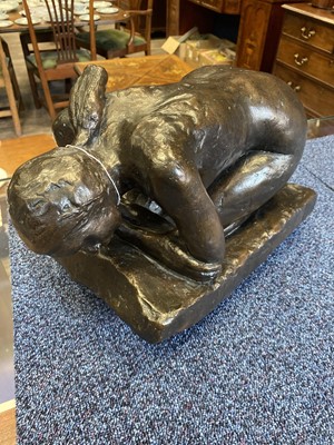 Lot 727 - VINCENT BUTLER RSA (SCOTTISH, 1933-), BRONZE SCULPTURE OF A WOMAN