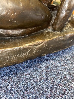 Lot 727 - VINCENT BUTLER RSA (SCOTTISH, 1933-), BRONZE SCULPTURE OF A WOMAN