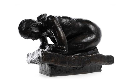 Lot 727 - VINCENT BUTLER RSA (SCOTTISH, 1933-), BRONZE SCULPTURE OF A WOMAN