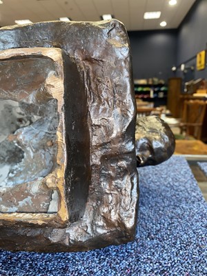 Lot 727 - VINCENT BUTLER RSA (SCOTTISH, 1933-), BRONZE SCULPTURE OF A WOMAN