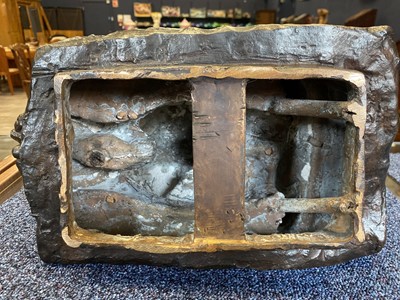 Lot 727 - VINCENT BUTLER RSA (SCOTTISH, 1933-), BRONZE SCULPTURE OF A WOMAN