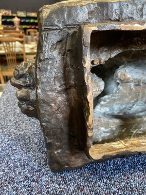 Lot 727 - VINCENT BUTLER RSA (SCOTTISH, 1933-), BRONZE SCULPTURE OF A WOMAN