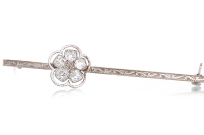 Lot 656 - DIAMOND FLOWER BAR BROOCH