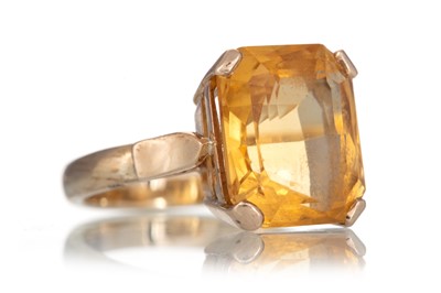 Lot 661 - CITRINE RING