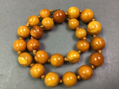 Lot 93 - BUTTERSCOTCH AMBER NECKLACE