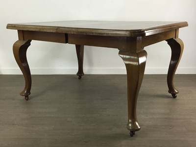 Lot 61 - MAHOGANY DINING TABLE AND SIX CHAIRS