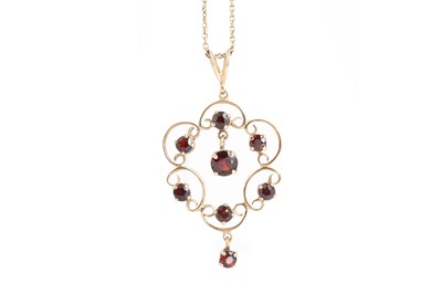 Lot 787 - GARNET SET