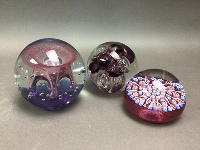 Lot 230 - COLLECTION OF GLASS PAPERWEIGHTS