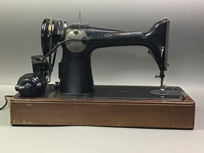 Lot 172 - SINGER SEWING MACHINE