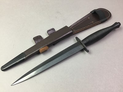 Lot 212 - COMMANDO-TYPE KNIFE