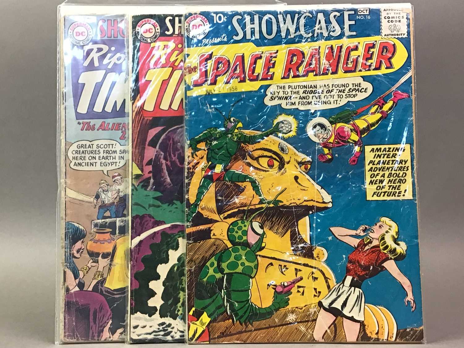 Lot 59 - DC COMICS, SHOWCASE PRESENTS (1958-60)