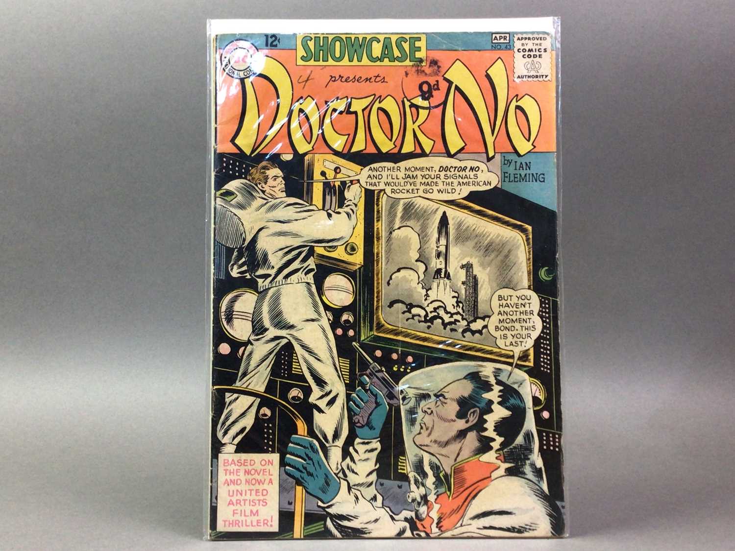 Lot 62 - DC COMICS, SHOWCASE PRESENTS