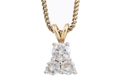 Lot 664 - DIAMOND PENDANT