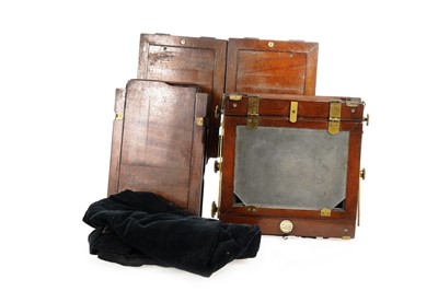 Lot 597 - J. LIZARS, VICTORIAN 'CHALLENGE' HALF PLATE CAMERA