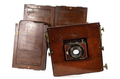 Lot 597 - J. LIZARS, VICTORIAN 'CHALLENGE' HALF PLATE CAMERA