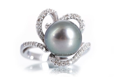 Lot 673 - TAHITIAN PEARL RING