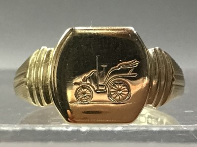 Lot 258 - GENTLEMAN'S NINE CARAT GOLD SIGNET RING