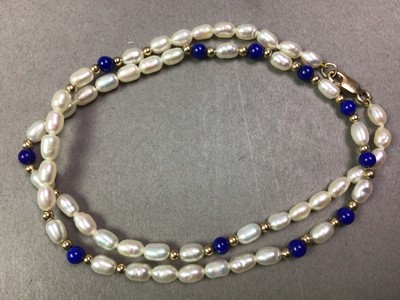 Lot 330 - PEARL AND LAPIS NECKLACE